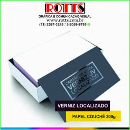 Cartão 300g/m² 4x0 cores Couchê 300g/m² 4,8x8,8 cm 4x0 Laminação BOPP Fosca Frente e Verso c/ Verniz UV Local Frente Corte reto 